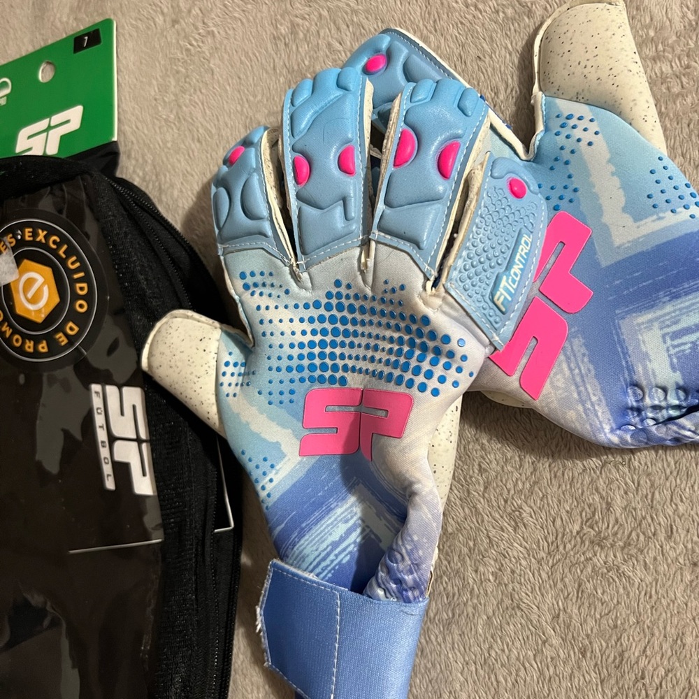 Goalkeeper gloves - Picture 10 of 10